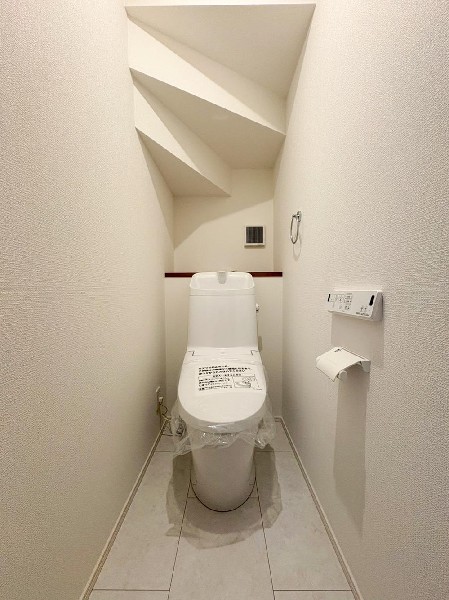 洗浄機能付き便座を標準装備。便座保温機能もあるので寒い季節も安心。