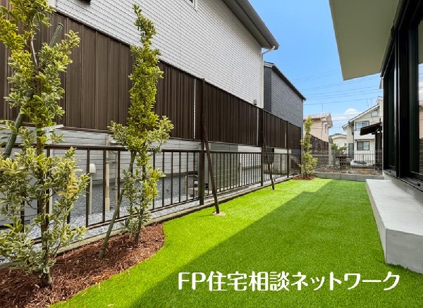 外観:緑の潤いや四季の移り変わりが感じられる贅沢な環境の中で、ホッと落ち着く生活ができそうです。お好みの木々やお花を植えられるスペースもありますので、ちょっとしたガーデニングも楽しめます。