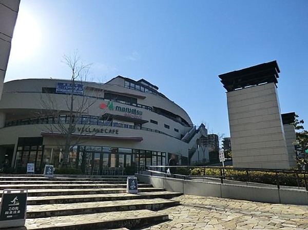 周辺環境:マルエツ磯子店(マルエツ磯子店まで950m)