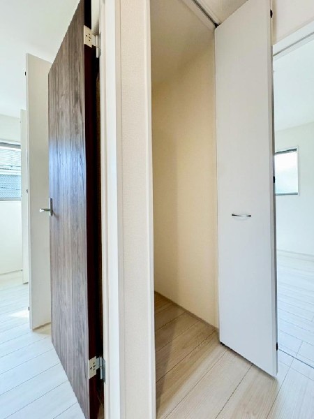 ２４時間換気システムを採用した風通しの良い室内は、湿気がこもりづらく快適に過ごせそうです。