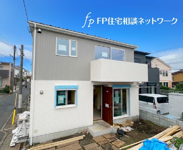 外観:落ち着きある住宅街、一種低層住居専用地域内に位置しています。日当りを大きく遮られることもありません。
