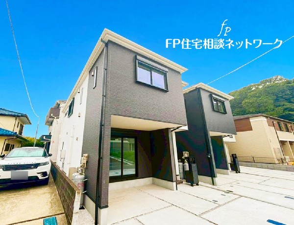 外観:緑に恵まれたエリアで、毎日のお散歩も気持ちよさそうです。自然に包まれた穏やかな暮らしができそうです。