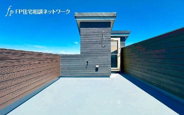 人目が気にならない庭のような屋上スカイバルコニーは、ＢＢＱやお子様の遊び場など、家族の絆を深めることのできる大切な空間になることでしょう！