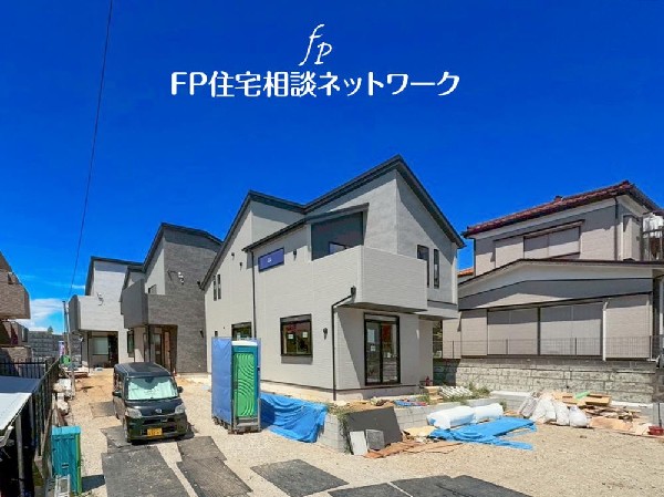外観:◇外観◇  良好な住環境が保たれたエリア。低層の一戸建を中心とした街並みが整然と続き周辺は高い建物が建っておらず、採光や開放性に恵まれ、空が広く緑の多い閑静な趣を感じる環境です。