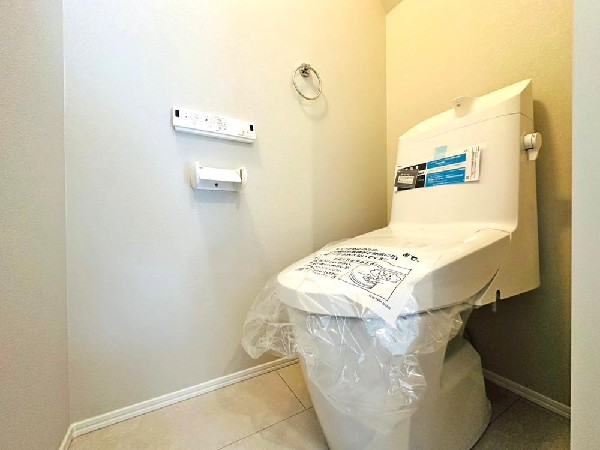 汚れを拭きやすいフロア＆壁紙　いつも清潔な快適トイレをキープ！