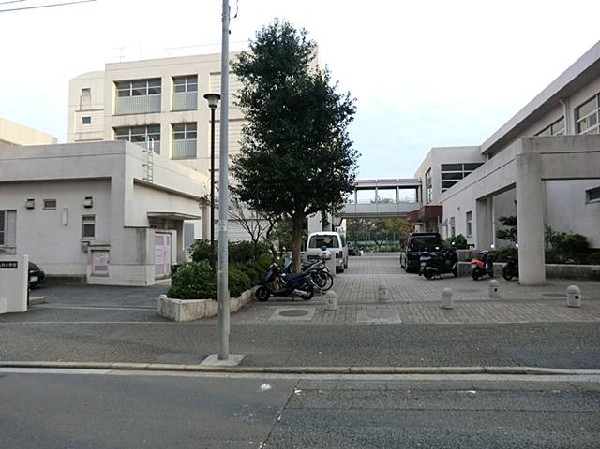 周辺環境:横浜市立仏向小学校(横浜市立仏向小学校まで1000m 小学校近く♪お子様も通学も安心です♪)