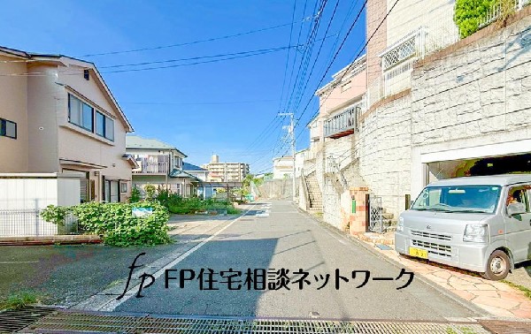 外観:毎日のお散歩も快適な緑に恵まれたエリアは伸び伸びスローライフを叶えてくれます。自然豊富な季節の移ろいを身近に感じられる環境でストレスフリーな生活をお送りください。