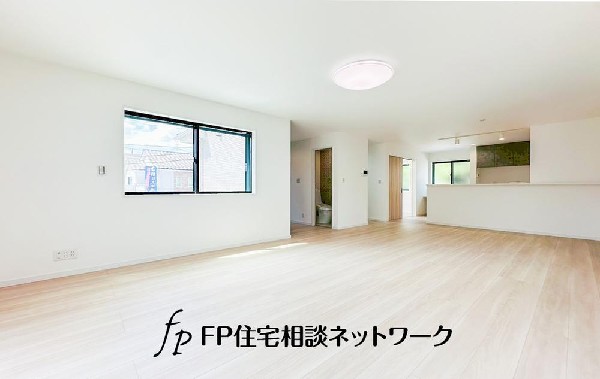 家族と過ごす時間を大切にする方にピッタリのゆとりの住空間です。お子様が元気に走り回っても安心して見守れます。家族の笑い声が今にも目に浮かびそうですね。