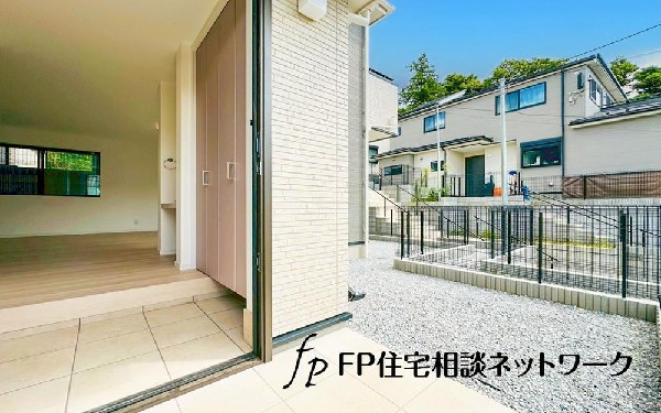 外観:気持ちの良い一日の始まりは笑顔でスタートしたいですよね。玄関ホールがスッキリ広々としていると帰る時も出ていく時も気持ちが良いものです！