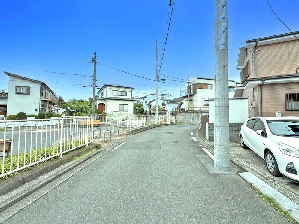 外観:☆☆風通しの良い住宅地☆☆  ゆとりのある住宅地　部屋の窓を開けるとそこには心地よい風が通りぬけます♪