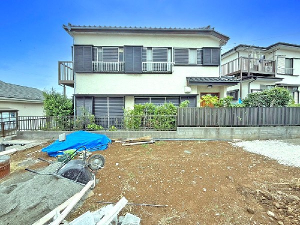 外観:光と風が行わたる開放感あふれる邸宅　春には気持ちの良いそよ風、冬には朝の暖かな光　季節の移り変わりを感じる暮らしを実現