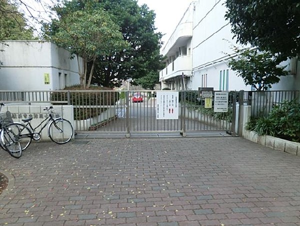 周辺環境:横浜市立舞岡小学校(横浜市立舞岡小学校まで950m 小学校近く♪お子様も通学も安心です♪)