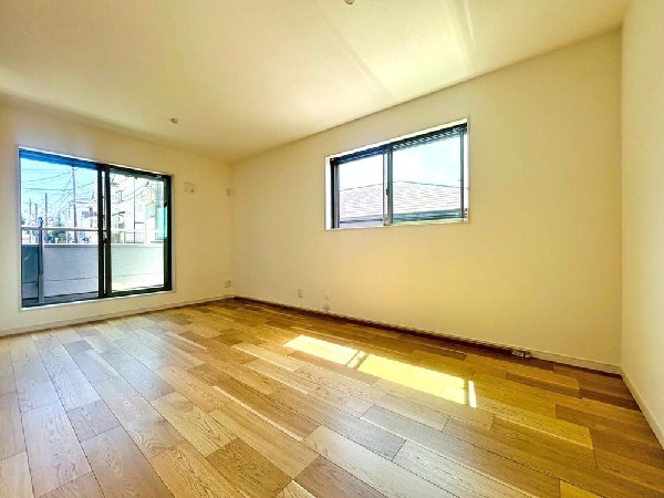 ☆☆家族の会話や笑顔が行き交うリビング☆☆  リビングで子供を走り回らせたい♪大きなソファやダイニングテーブルでゆったり食事をしたりくつろぎたい♪そんな夢が叶えられる空間です♪