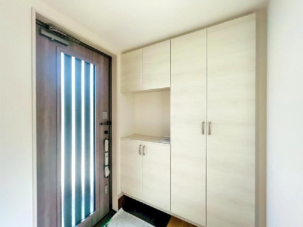 外観:住まう人の帰り、訪れる人を優しく迎える安らぎに満ちた空間　上質感あふれるエントランス