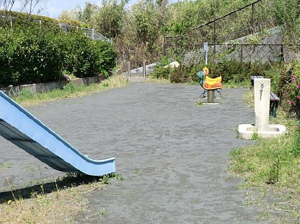 周辺環境:岸根山王山公園(岸根山王山公園まで700m 公園近くでお子様も安心して遊べます♪)