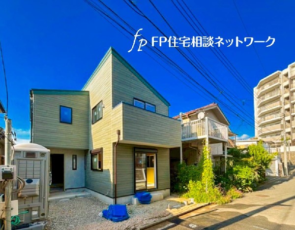 外観:閑静な住宅地に馴染む落ち着いた色合いの外観。長く愛着を持って住んで頂きたいからこそ飽きのこないシンプルな色目に仕上げます。