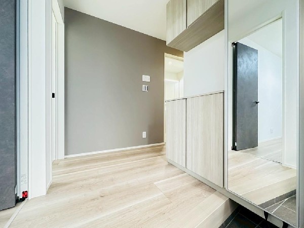 外観:住まう人の帰り、訪れる人を優しく迎える安らぎに満ちた空間　上質感あふれるエントランス