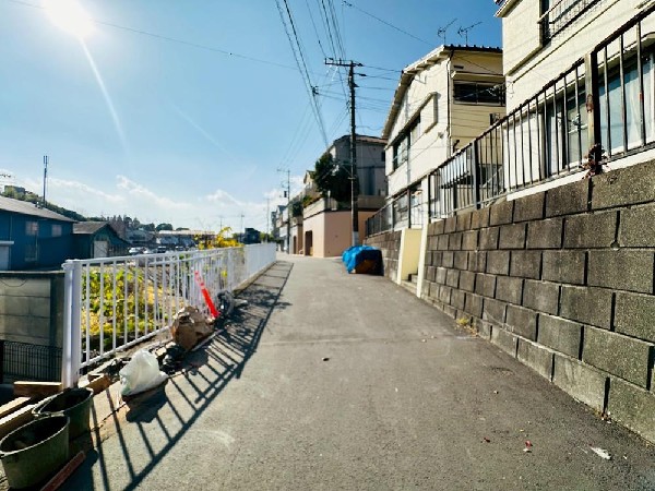 外観:☆☆風通しの良い住宅地☆☆  ゆとりのある住宅地　部屋の窓を開けるとそこには心地よい風が通りぬけます♪