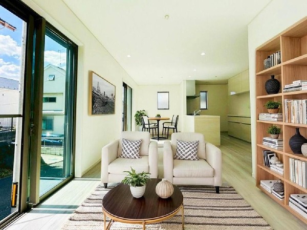 家族と過ごす時間を大切にしたい方にぴったりのゆとりある住空間です。（本画像はCGで作成しており、実際に現地に家具はおかれておりません。また価格に家具は含まれておりません。）