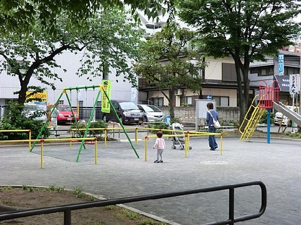 周辺環境:下三公園(下三公園まで550m)