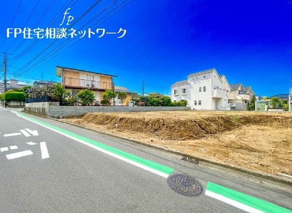 外観:良好な住環境が保たれたエリア。低層の一戸建を中心とした街並みが整然と続き周辺は高い建物が建っておらず、採光や開放性に恵まれ、空が広く緑の多い閑静な趣を感じる環境です。