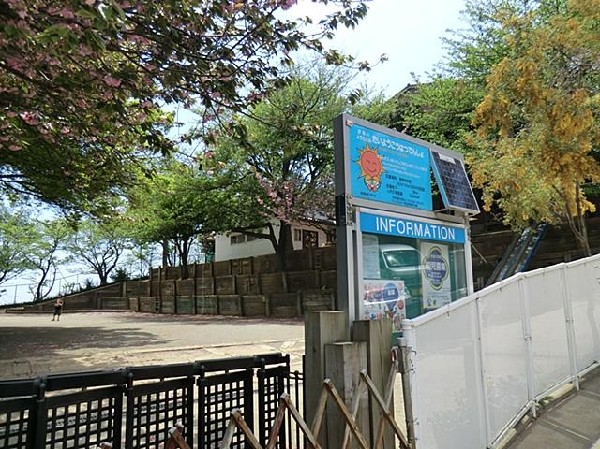 周辺環境:金井幼稚園(金井幼稚園まで900m)