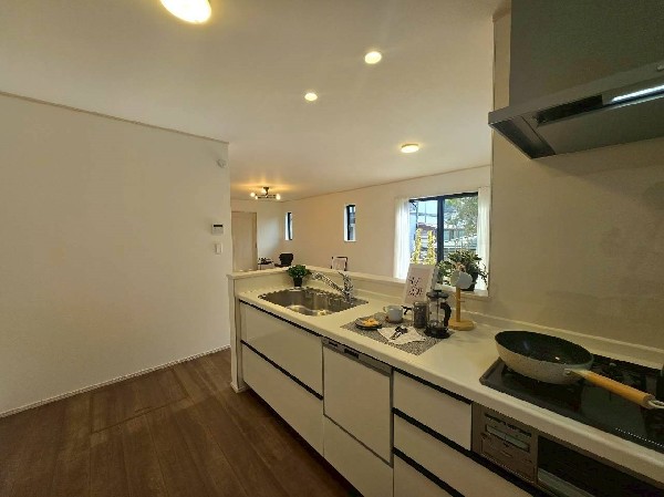 リビングのお子様を見守りながらお料理が出来る対面キッチン