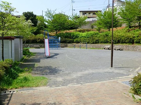 周辺環境:三ッ沢中町北公園(三ッ沢中町北公園まで150m)
