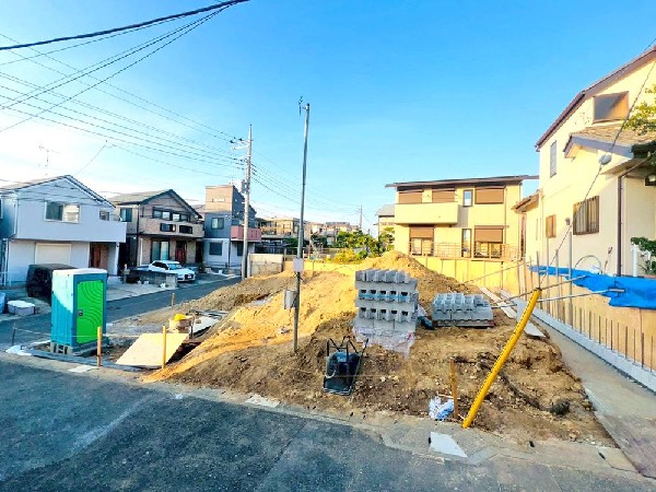 外観:光と風が行わたる開放感あふれる邸宅　春には気持ちの良いそよ風、冬には朝の暖かな光　季節の移り変わりを感じる暮らしを実現