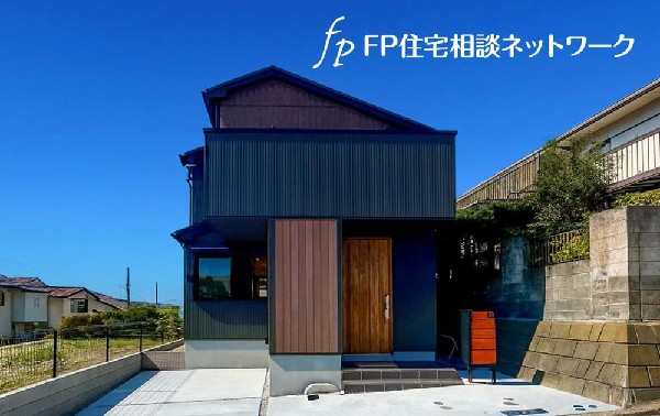 外観:深く豊かな緑と爽快な青い空を感じるまさに横浜に暮らす心地よさを存分に堪能いただける邸宅です。グレードの高い設備仕様が標準装備のデザイン住宅で快適で便利な生活をお送り頂けます。