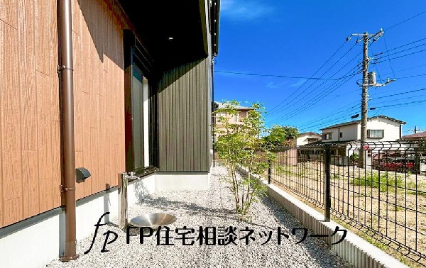 外観:四季の移り変わりを感じられる贅沢な空間。緑の潤いを感じられる環境でホッと生活できそうです。お好みの木々やお花を植えられるスペースもありますので、ちょっとしたガーデニングも楽しめます。