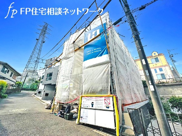 外観:光と風が行わたる開放感あふれる邸宅　春には気持ちの良いそよ風、冬には朝の暖かな光　季節の移り変わりを感じる暮らしを実現