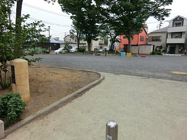 周辺環境:鶴巻橋公園(鶴巻橋公園まで400m)