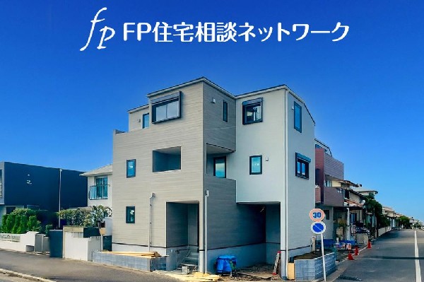 外観:四季を通じて自然と触れ合えるスポットが周辺には盛りだくさん！お散歩やジョギング、週末のご家族での遊びに最適です。目の前に広がる開放感とゆとり、暮らしの夢を育む理想の住まいがここにはあります。