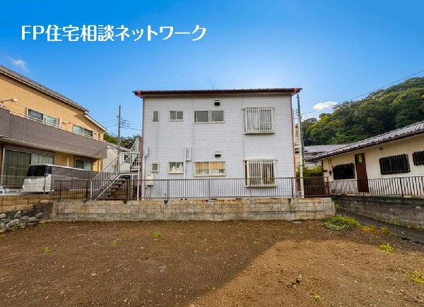 外観:緑に恵まれたエリアで、毎日のお散歩も気持ちよさそうです。自然に包まれた穏やかな暮らしができそうです。