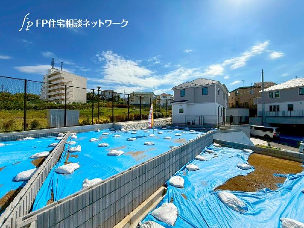 外観:緑に恵まれたエリアで、毎日のお散歩も気持ちよさそうです。自然に包まれた穏やかな暮らしができそうです。