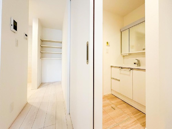 ２４時間換気システムを採用した風通しの良い室内は、湿気がこもりづらく快適に過ごせそうです。