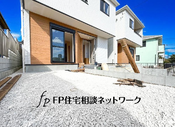 外観:◇庭スペース◇  年中大活躍のプライベート空間になるお庭はご家族の団らんの場として最適なスペース。ホッと一息、そんなときにお庭があると心が安らぎますね。