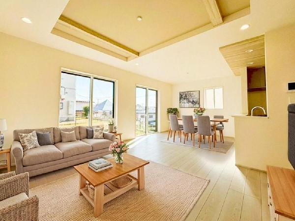 家族と過ごす時間を大切にしたい方にぴったりのゆとりある住空間です。（本画像はCGで作成しており、実際に現地に家具はおかれておりません。また価格に家具は含まれておりません。）