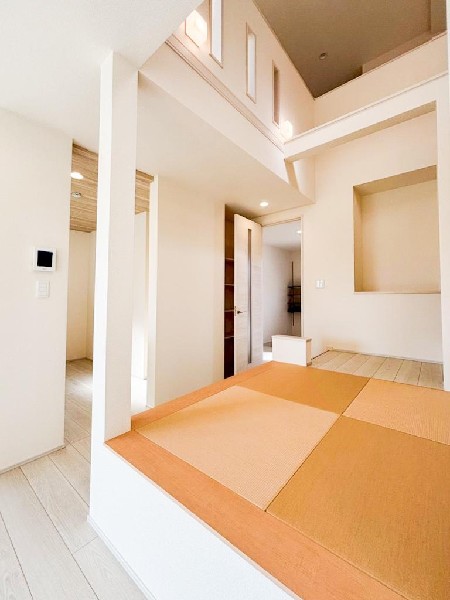 様々な使い方が出来る和室付きです！寝転がってのんびり休日を過ごす場として、和室があるのは嬉しいですね！