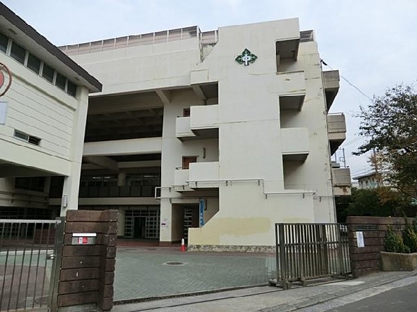 周辺環境:横浜市立森中学校(横浜市立森中学校まで700m)