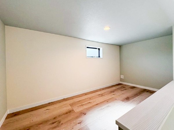 勾配天井を生かしたロフトスペースを完備。季節用品や捨てられないご家族の思い出もしっかりと収納できます。居室空間を邪魔しないスペースなので、多趣味で荷物の多いご家族にピッタリ。