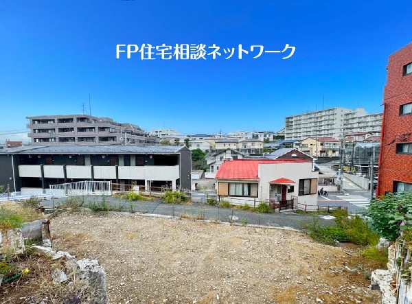 外観:「大倉山」駅から徒歩５分の立地。忙しい朝や遅い帰宅時に嬉しい。コンビニや病院も近く便利です。