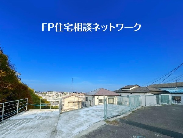 外観:何処までも見渡せる一見の価値ある眺望。見下ろすことは出来ても、見られることがないというのは、都会ではありえない贅沢さ。
