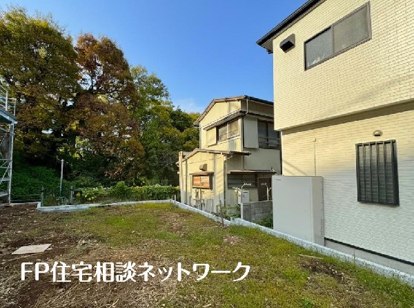 外観:緑に恵まれたエリアで、毎日のお散歩も気持ちよさそうです。自然に包まれた穏やかな暮らしができそうです。