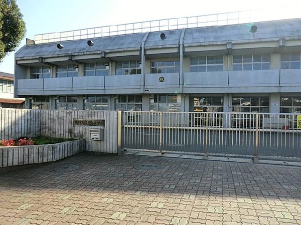 周辺環境:横浜市立緑が丘中学校(横浜市立緑が丘中学校まで2300m)