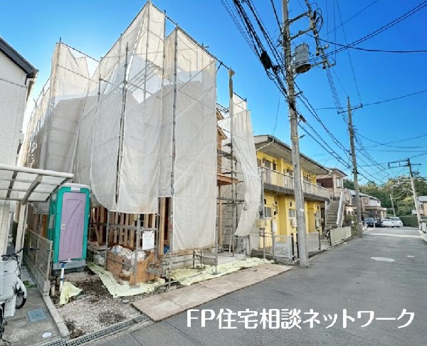 外観:緑に恵まれたエリアで、毎日のお散歩も気持ちよさそうです。自然に包まれた穏やかな暮らしができそうです。