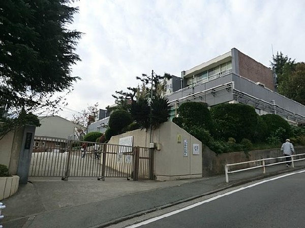 周辺環境:横浜市立汐見台小学校(横浜市立汐見台小学校まで650m)