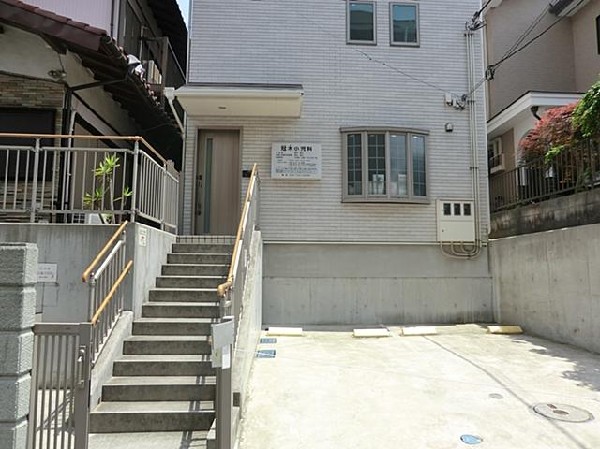 周辺環境:冠木小児科(冠木小児科まで1000m 小児科も近くにあり安心です♪)