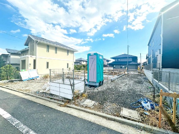 外観:光と風が行わたる開放感あふれる邸宅　春には気持ちの良いそよ風、冬には朝の暖かな光　季節の移り変わりを感じる暮らしを実現